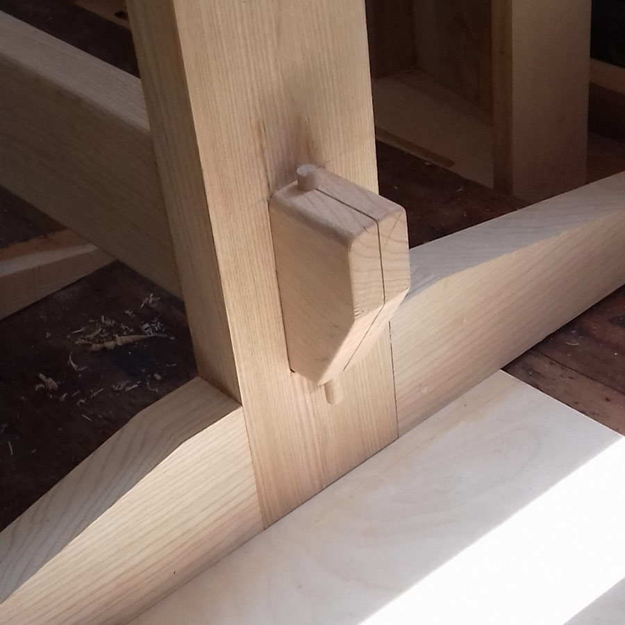 Detaliu cu îmbinări ale bazei piciorului