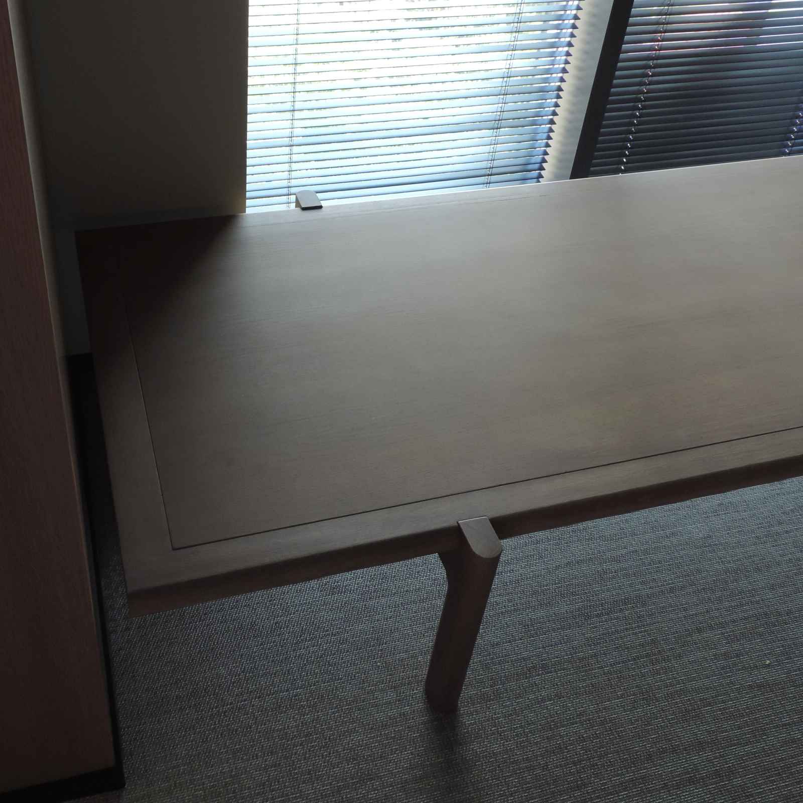 Rama banchetei cu blatul furniruit