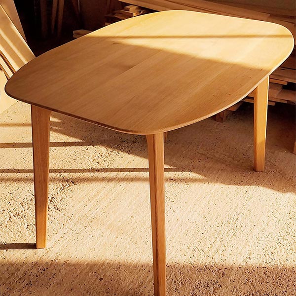 Masă ovală din stejar masiv