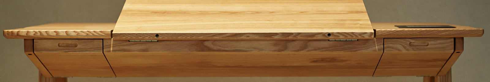 T20 birou din lemn de frasin cu blat înclinabil